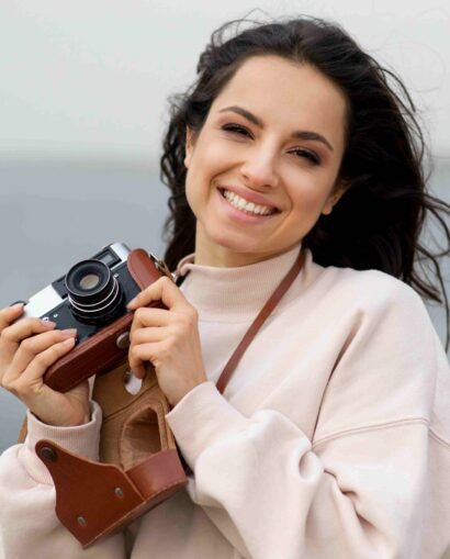 portrait-woman-taking-photos_11zon